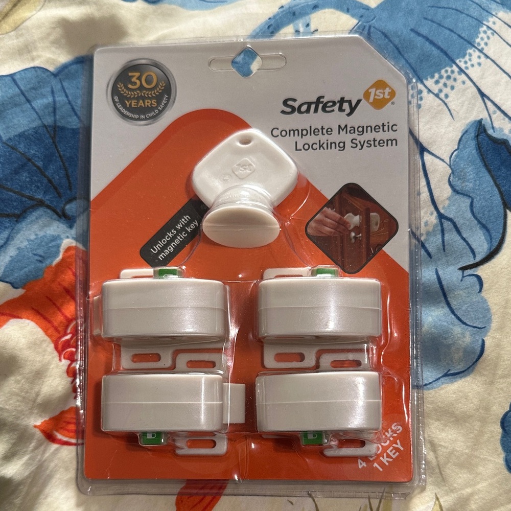 Safety 1st Magnetic Locking System - White